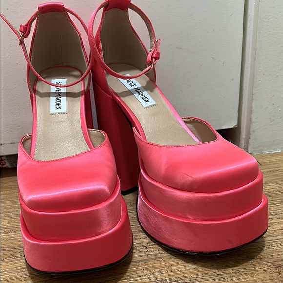 Steve Madden Shoes - Nice Steve Madden in size 6.5 in color pink